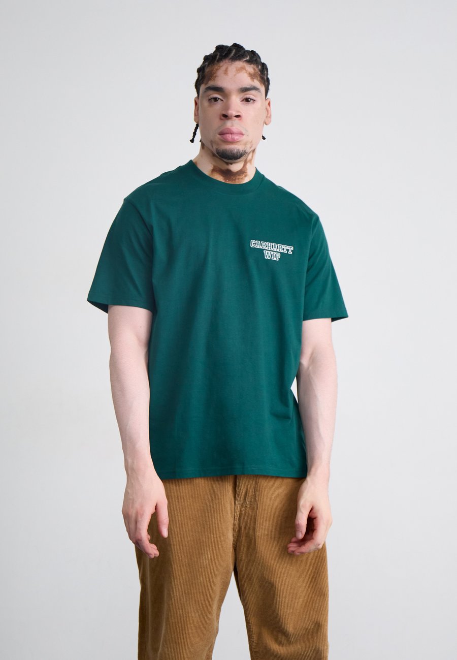 Футболка Carhartt WIP ALUMNI, Dark Fir/Dark Green, Зеленый, Футболка Carhartt WIP ALUMNI, Dark Fir/Dark Green
Футболка Carhartt WIP ALUMNI, Dark Fir/Dark Green, Зеленый, Футболка Carhartt WIP ALUMNI, Dark Fir/Dark Green