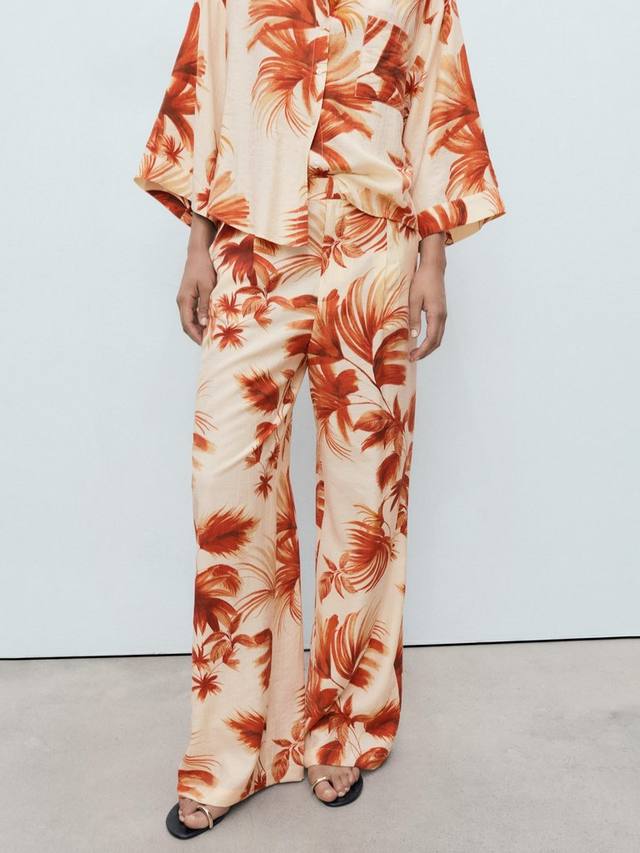 Брюки с принтом пальм широкого кроя Mango, Natural White
Брюки с принтом пальм широкого кроя Mango, Natural White