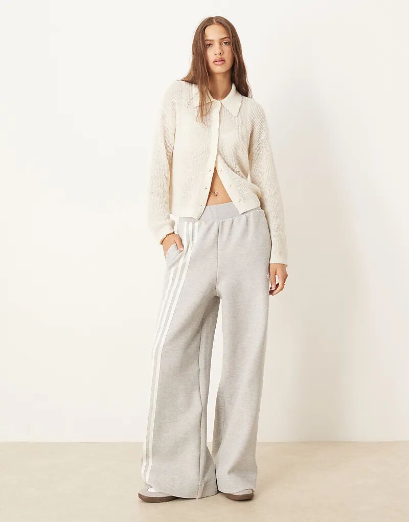 Широкие брюки Adidas Originals Off с тремя полосками серого цвета, два мела
Широкие брюки Adidas Originals Off с тремя полосками серого цвета, два мела