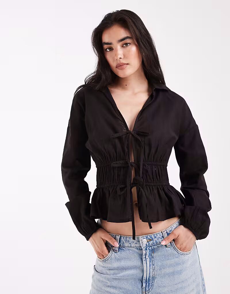 Блузка Wednesday's Girl с двойным завязкой спереди, черного цвета
Блузка Wednesday's Girl с двойным завязкой спереди, черного цвета
