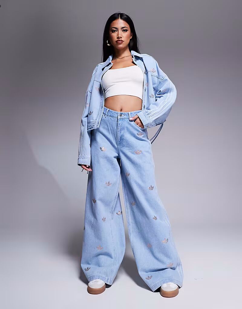 Джинсы Adidas Originals denim с отделкой стразами светло-голубого цвета
Джинсы Adidas Originals denim с отделкой стразами светло-голубого цвета