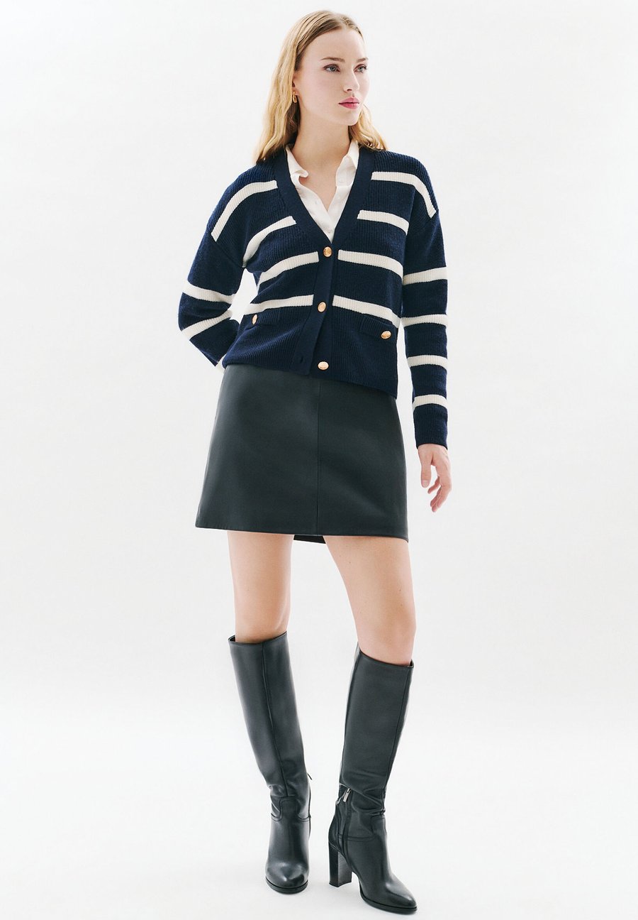 Кардиган Caroll Cardigan, Bleu Marine/Dark Blue
Кардиган Caroll Cardigan, Bleu Marine/Dark Blue