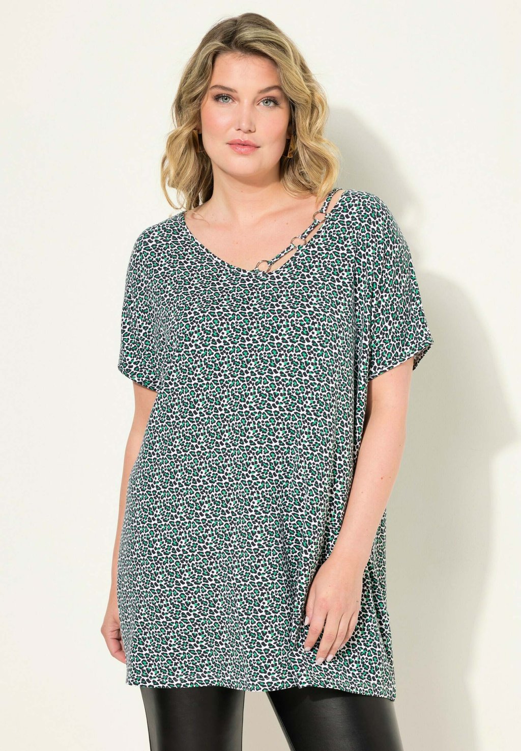 Футболка с принтом MIAMODA, черный
Футболка с принтом MIAMODA, черный