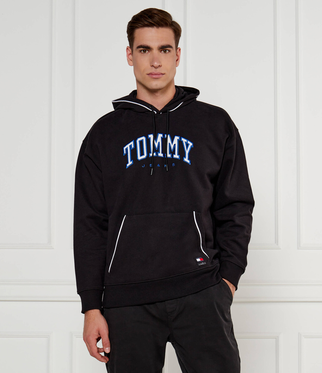 Толстовка Tommy Jeans RLX Regular Fit, черный
Толстовка Tommy Jeans RLX Regular Fit, черный