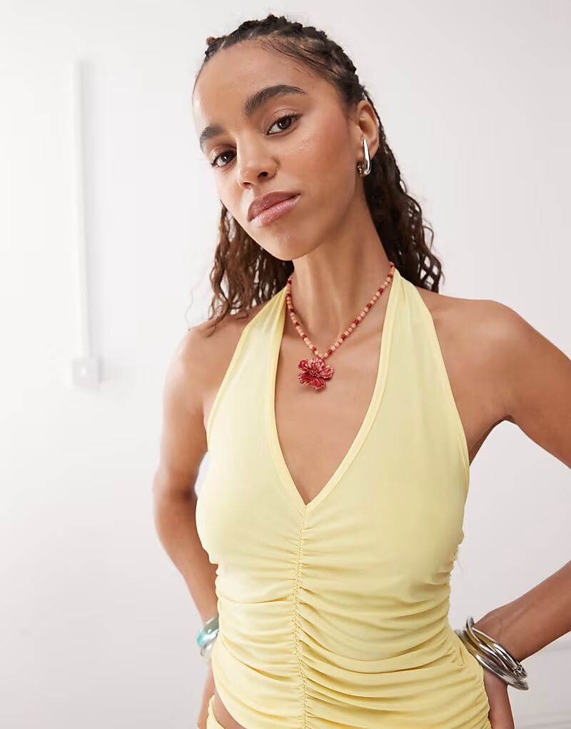 Топ с халтер-воротником и присборенными швами, цвет сливочно-желтый Reclaimed Vintage
Топ с халтер-воротником и присборенными швами, цвет сливочно-желтый Reclaimed Vintage