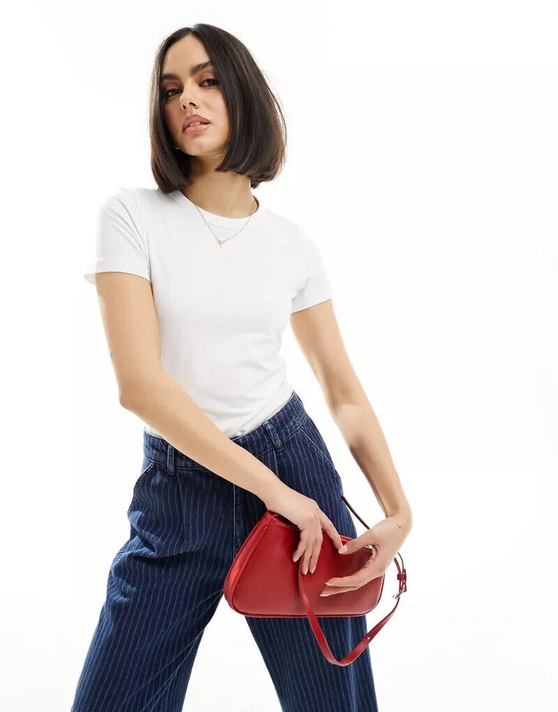 Белая приталенная футболка JJXX
Белая приталенная футболка JJXX