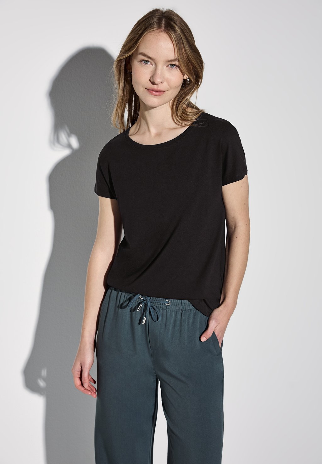 Базовая футболка Street One, черный
Базовая футболка Street One, черный