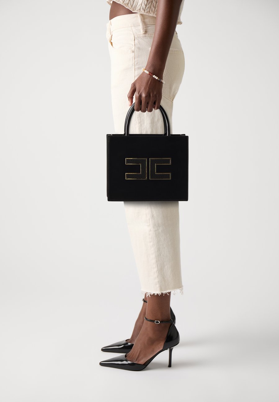 Сумка Elisabetta Franchi WOMEN'S BAG, Nero/Black
Сумка Elisabetta Franchi WOMEN'S BAG, Nero/Black