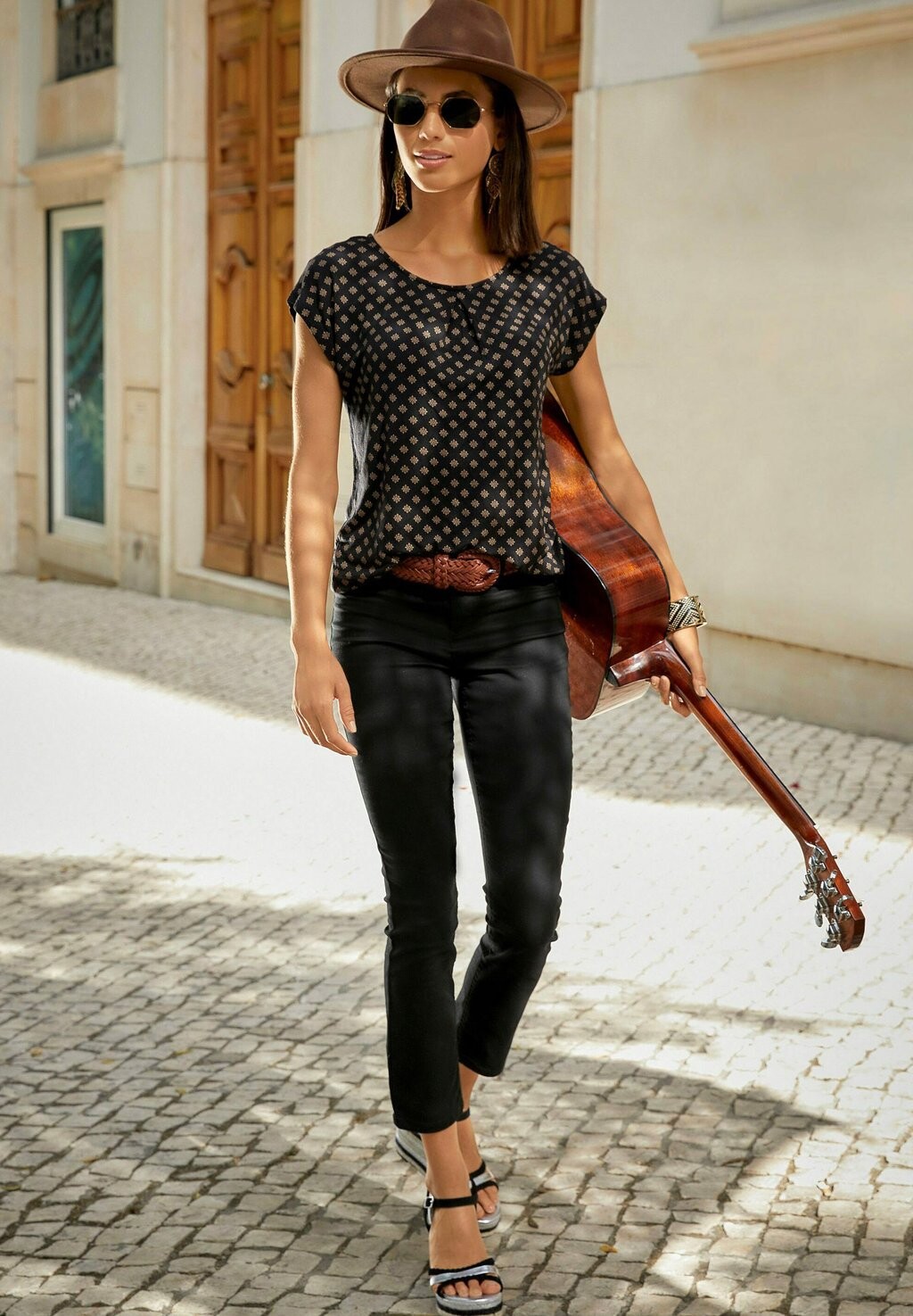 Футболка с принтом LASCANA, черный
Футболка с принтом LASCANA, черный