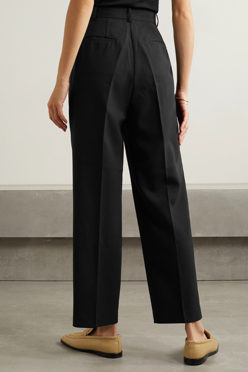 FRANKIE SHOP прямые брюки Bea из крепа со складками, черный
FRANKIE SHOP прямые брюки Bea из крепа со складками, черный