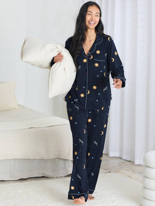 Небесный зебра пижамный комплект на пуговицах Chelsea Peers, Navy
Небесный зебра пижамный комплект на пуговицах Chelsea Peers, Navy