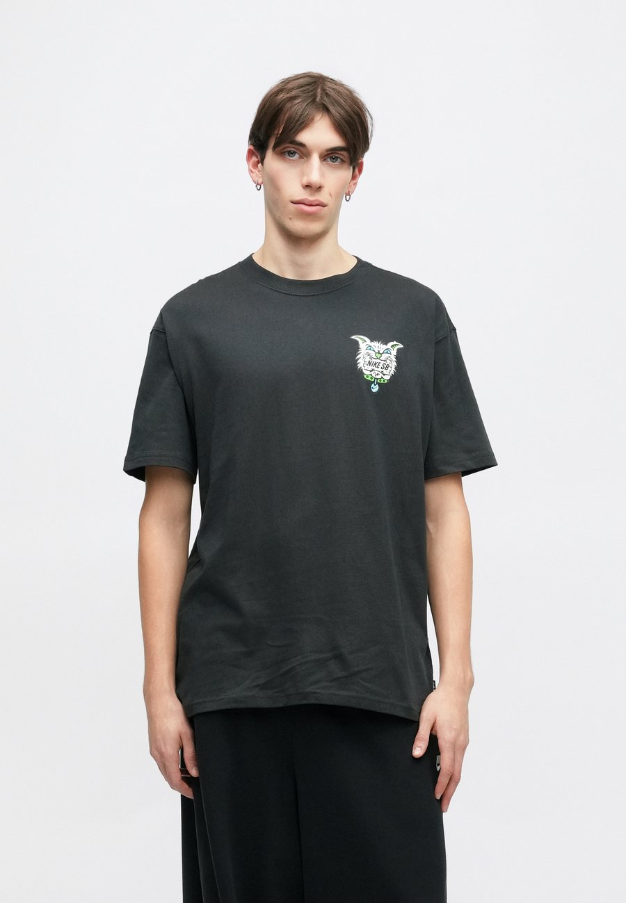 Футболка Nike SB SKATE CHAR UNISEX, Off Noir/Black, Черный, Футболка Nike SB SKATE CHAR UNISEX, Off Noir/Black
Футболка Nike SB SKATE CHAR UNISEX, Off Noir/Black, Черный, Футболка Nike SB SKATE CHAR UNISEX, Off Noir/Black