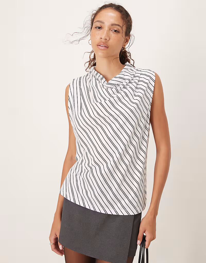 Топ без рукавов с воротником-хомут в однотонную полоску Asos Design
Топ без рукавов с воротником-хомут в однотонную полоску Asos Design