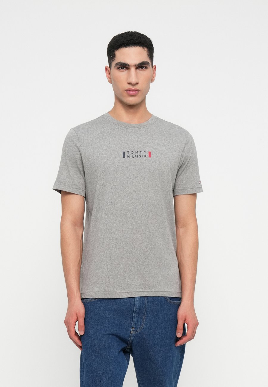 Футболка Tommy Hilfiger BRAND LOVE SMALL CENTER TEE, Medium Grey Heather/Mottled Grey, Серый, Футболка Tommy Hilfiger BRAND LOVE SMALL CENTER TEE, Medium Grey Heather/Mottled Grey
Футболка Tommy Hilfiger BRAND LOVE SMALL CENTER TEE, Medium Grey Heather/Mottled Grey, Серый, Футболка Tommy Hilfiger BRAND LOVE SMALL CENTER TEE, Medium Grey Heather/Mottled Grey
