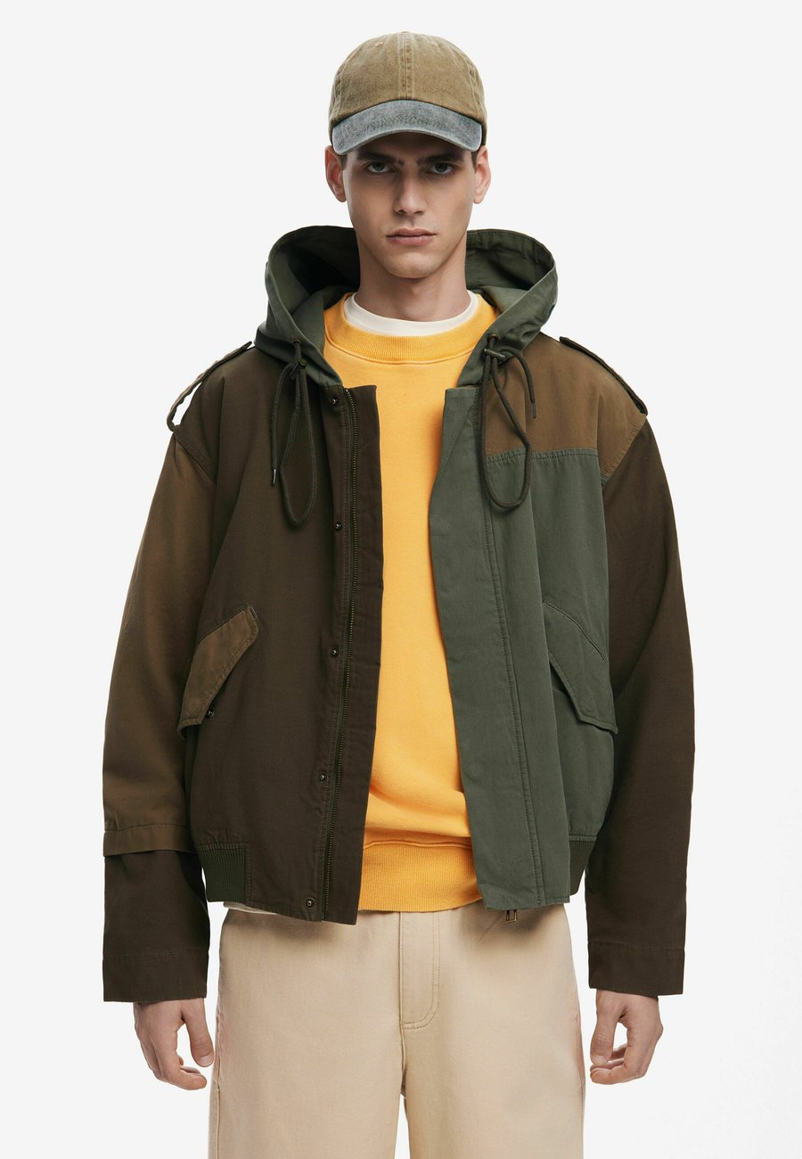 Куртка Desigual HOODED WITH PATCHES, Green
Куртка Desigual HOODED WITH PATCHES, Green