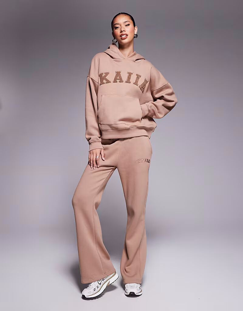 Широкие джоггеры цвета эспрессо из смесового хлопка Kaiia
Широкие джоггеры цвета эспрессо из смесового хлопка Kaiia