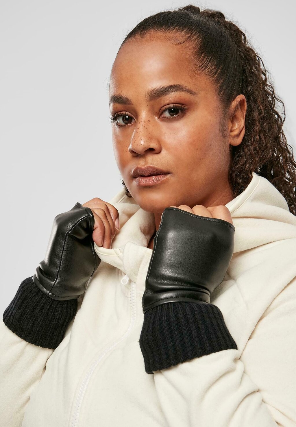 Перчатки с короткими пальцами HALF FINGER Urban Classics, цвет black
Перчатки с короткими пальцами HALF FINGER Urban Classics, цвет black