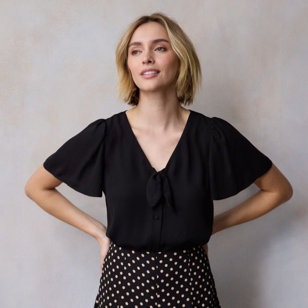 Миниатюрный топ с завязками спереди и рукавами-крылышками Lc Lauren Conrad, черный
Миниатюрный топ с завязками спереди и рукавами-крылышками Lc Lauren Conrad, черный