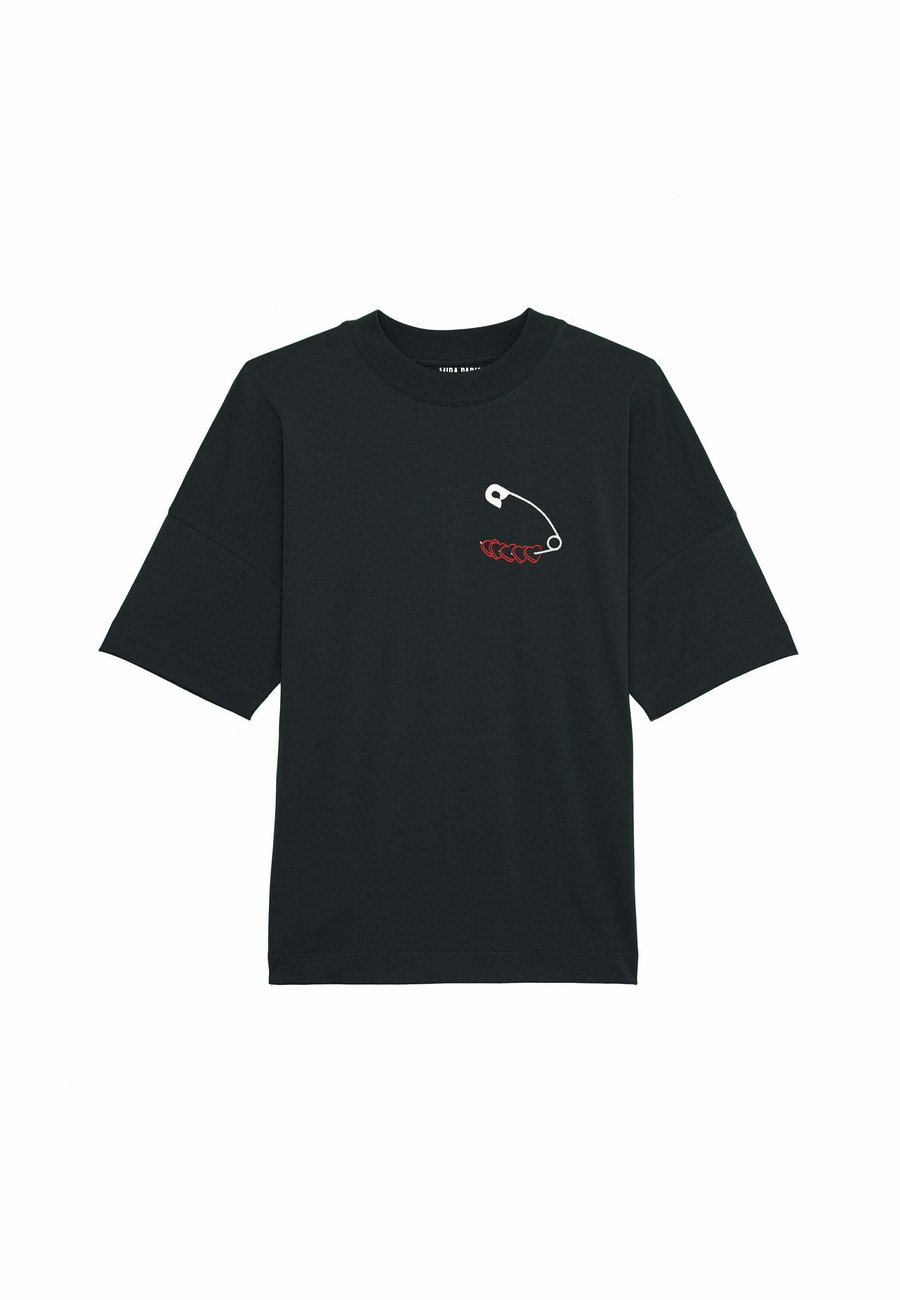 Футболка Mira Paris HEART PINS UNISEX DROPPED SHOULDER TEE 25, Black, Черный, Футболка Mira Paris HEART PINS UNISEX DROPPED SHOULDER TEE 25, Black
Футболка Mira Paris HEART PINS UNISEX DROPPED SHOULDER TEE 25, Black, Черный, Футболка Mira Paris HEART PINS UNISEX DROPPED SHOULDER TEE 25, Black
