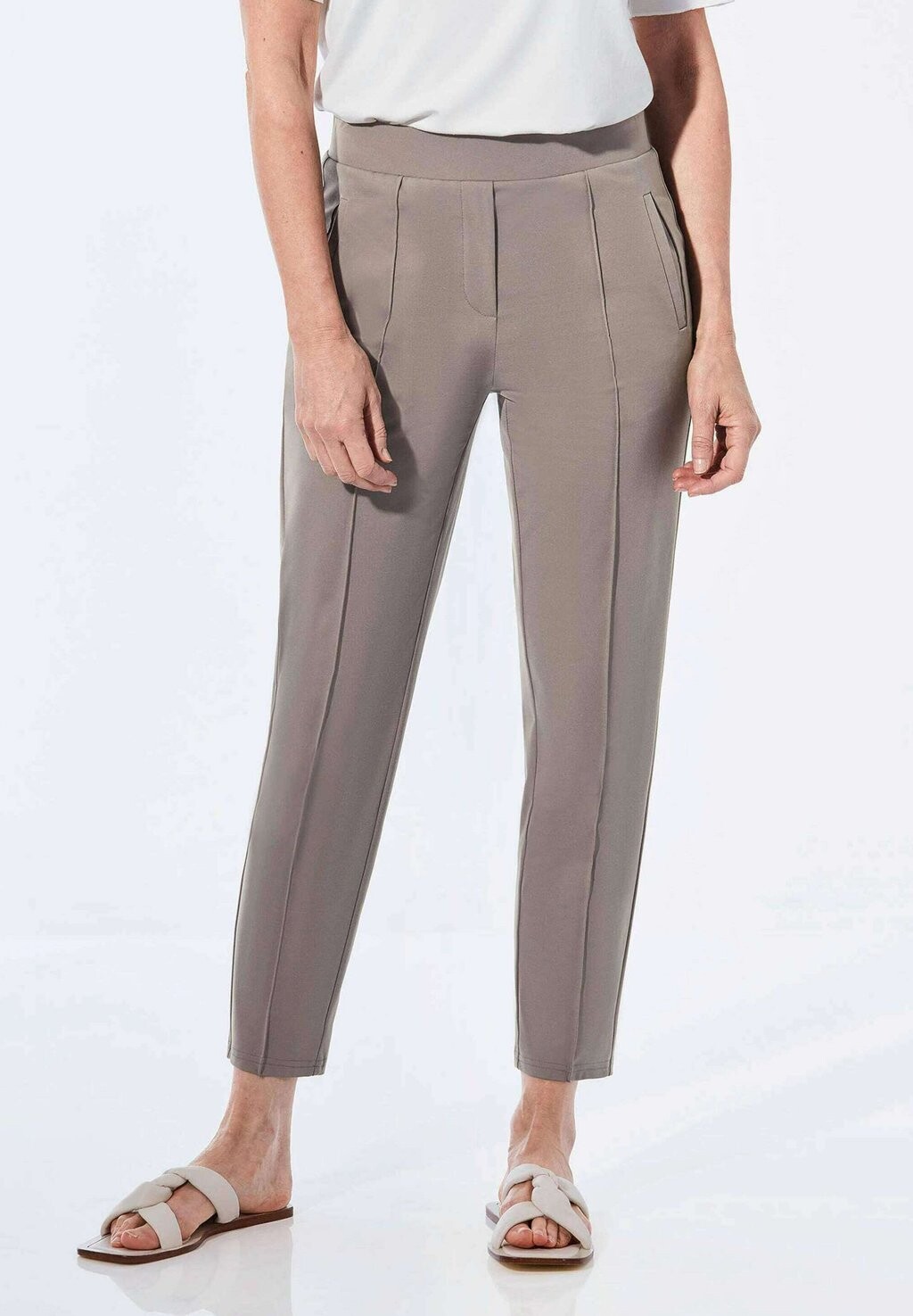 Брюки LOUISA HÖCHSTBEQUEME MIT BESTEM SITZ GOLDNER, серо-коричневый
Брюки LOUISA HÖCHSTBEQUEME MIT BESTEM SITZ GOLDNER, серо-коричневый