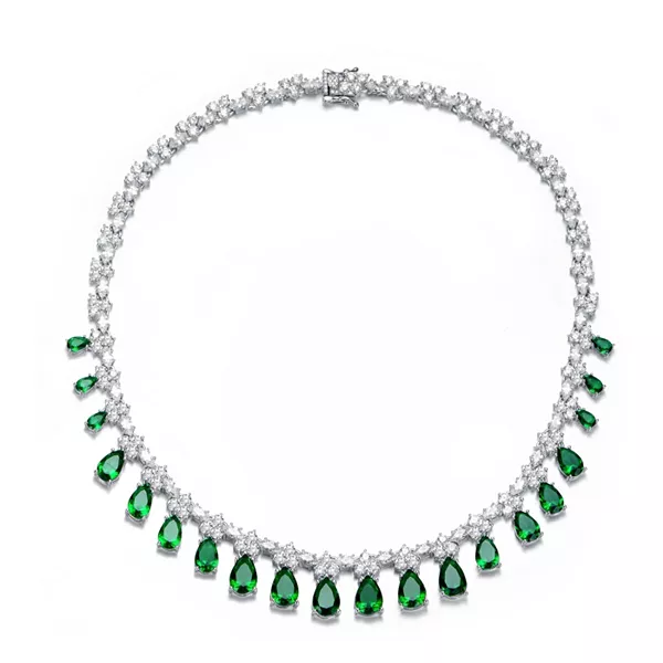 Вечернее колье из стерлингового серебра с покрытием из белого золота и кубическими цирконами Genevive, green
Вечернее колье из стерлингового серебра с покрытием из белого золота и кубическими цирконами Genevive, green