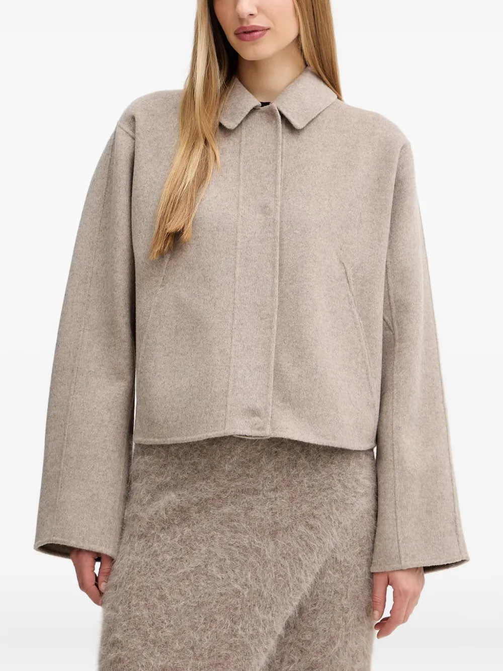 Плиссированный жакет Boss, нейтральный
Плиссированный жакет Boss, нейтральный