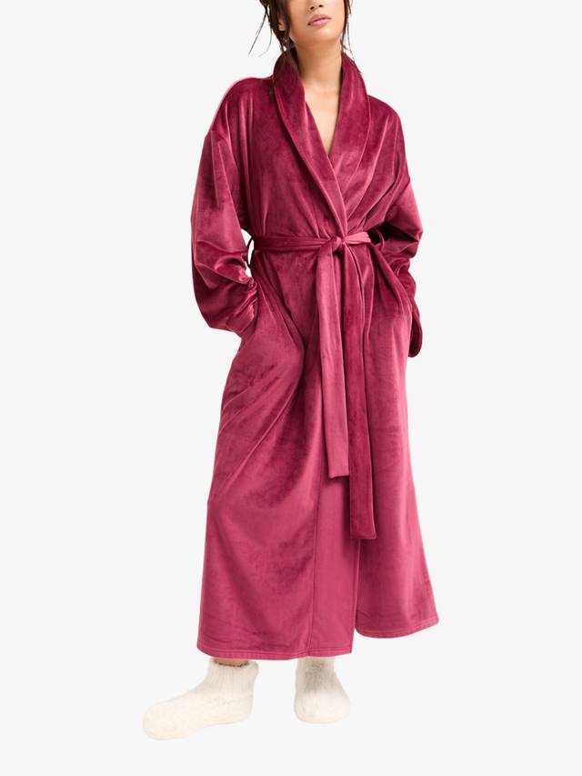 Вельюровый удлинённый домашний халат Pretty You London, Bordeaux
Вельюровый удлинённый домашний халат Pretty You London, Bordeaux