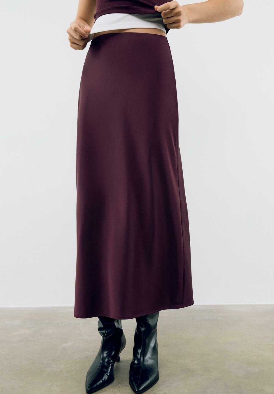 Юбка Stradivarius MIDI, Bordeaux
Юбка Stradivarius MIDI, Bordeaux