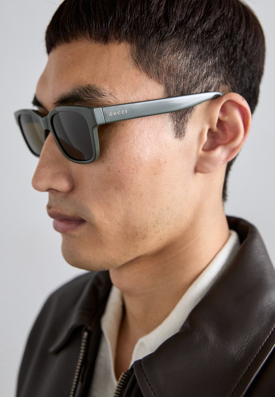 Солнцезащитные очки Gucci Sunglasses, Green/Brown/Dark Green
Солнцезащитные очки Gucci Sunglasses, Green/Brown/Dark Green