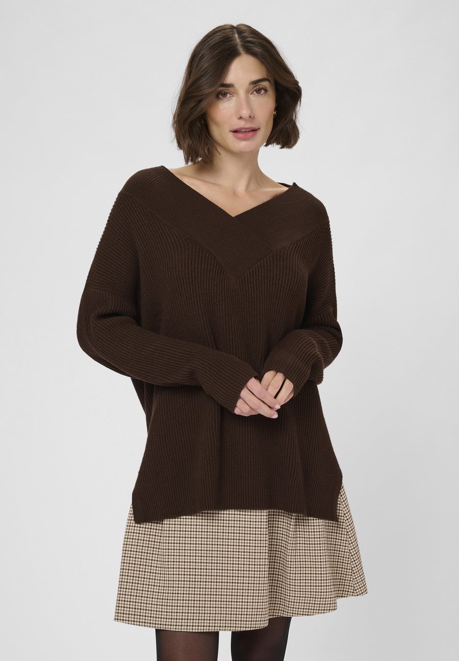 Джемпер Culture CUOLIVIA V-NECK PULLOVER, Coffee Bean/Dark Brown
Джемпер Culture CUOLIVIA V-NECK PULLOVER, Coffee Bean/Dark Brown