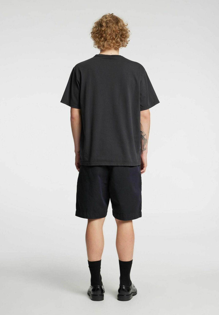 Шорты Annarr LOOSE FIT, Phantom/Black
Шорты Annarr LOOSE FIT, Phantom/Black