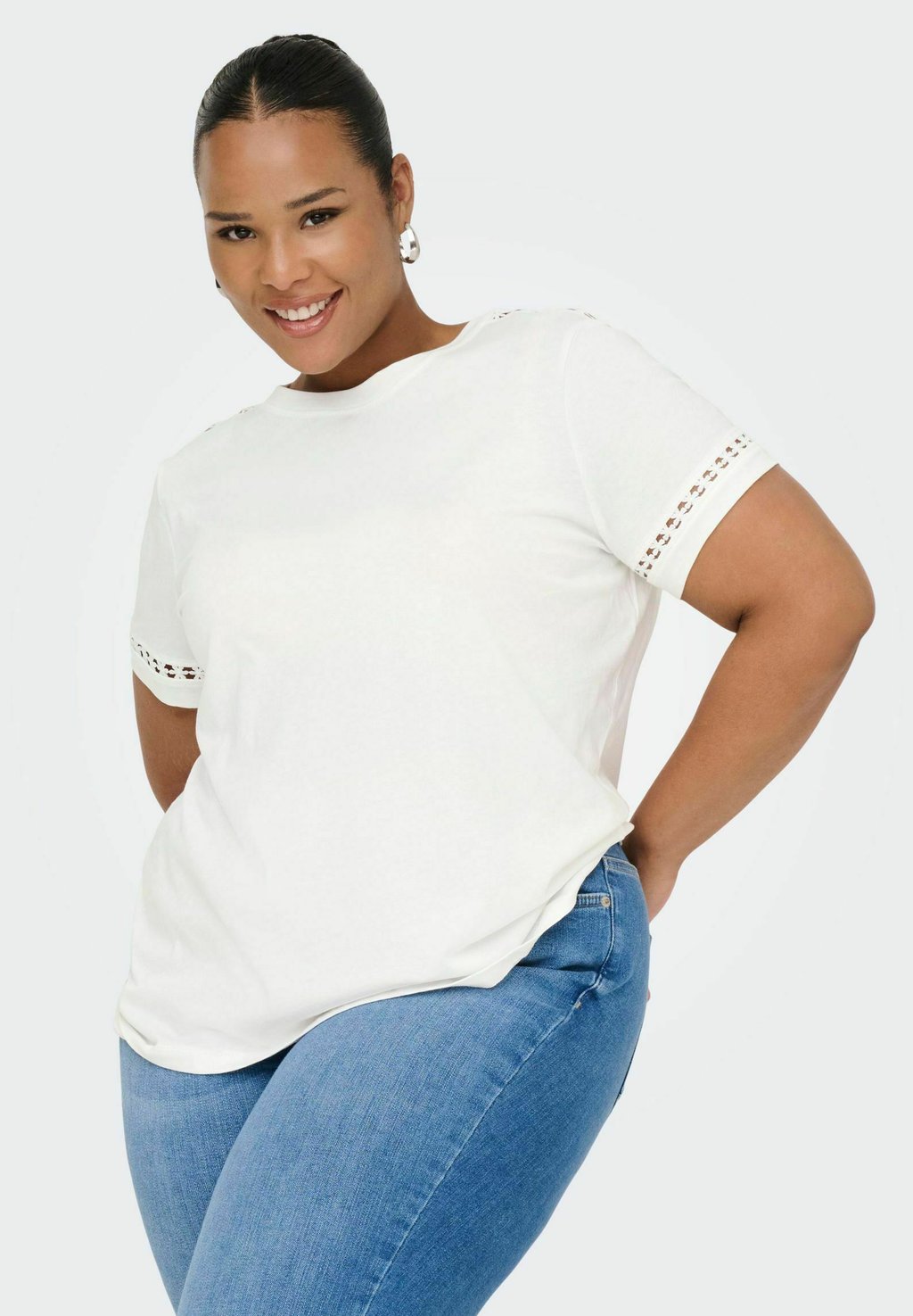 Футболка с принтом CARLOTTE ONLY Carmakoma, слоновая кость
Футболка с принтом CARLOTTE ONLY Carmakoma, слоновая кость