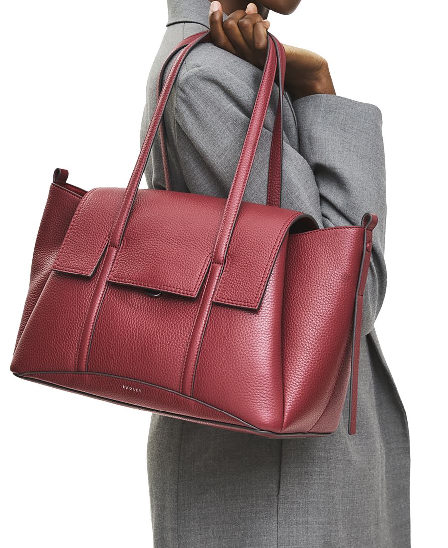 Большая кожаная сумка через плечо "The Chancery" Radley London, Carmine
Большая кожаная сумка через плечо "The Chancery" Radley London, Carmine
