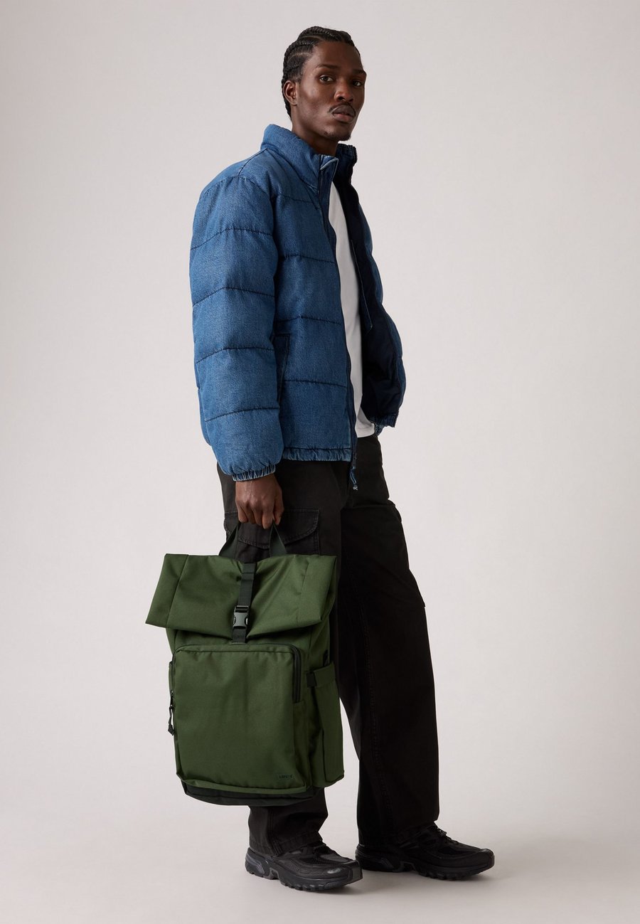 Рюкзак Levi's PACK ROLL TOP UNISEX, Olive
Рюкзак Levi's PACK ROLL TOP UNISEX, Olive