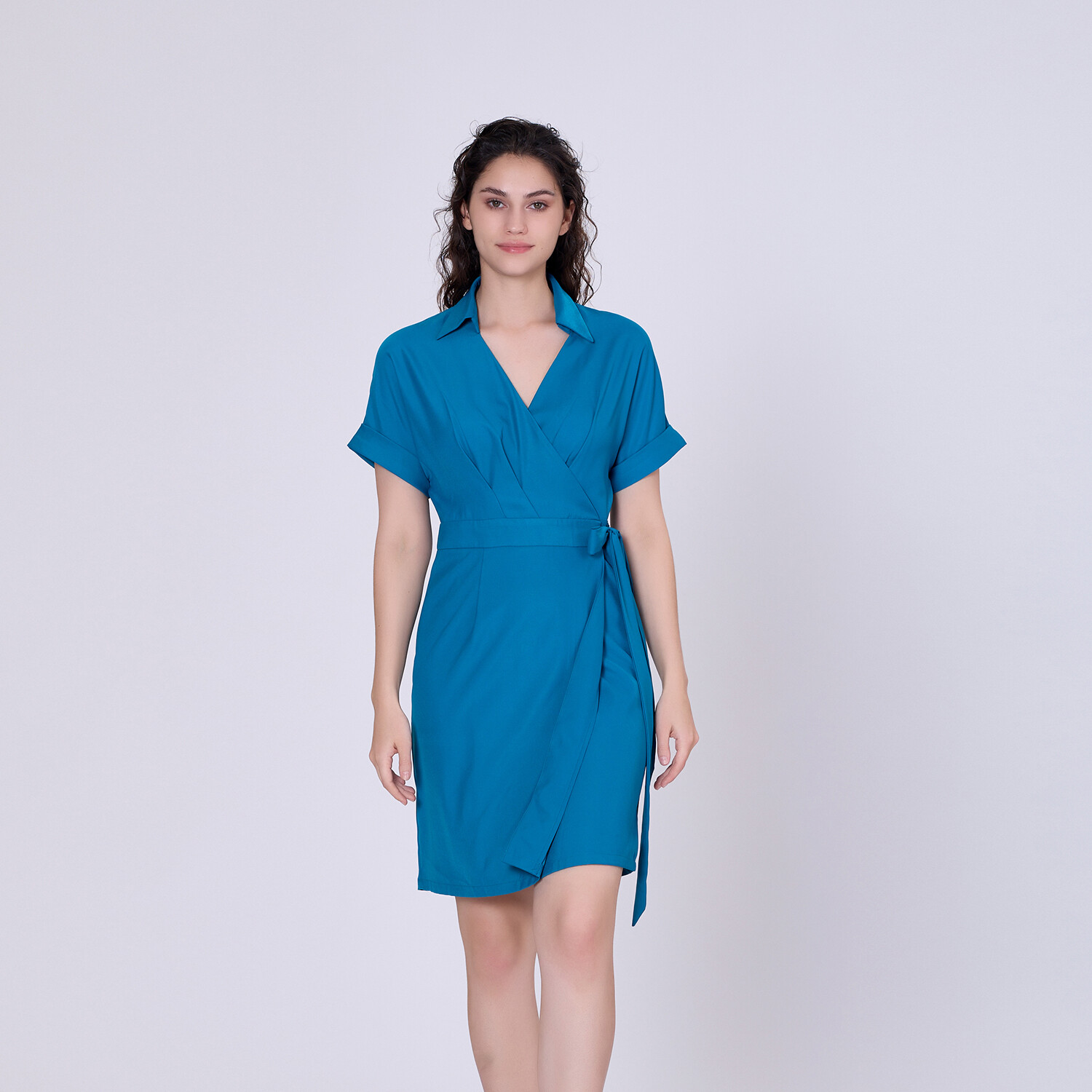 Минималистическое платье с запахом и итальянским воротником Smart And Joy, синий
Минималистическое платье с запахом и итальянским воротником Smart And Joy, синий