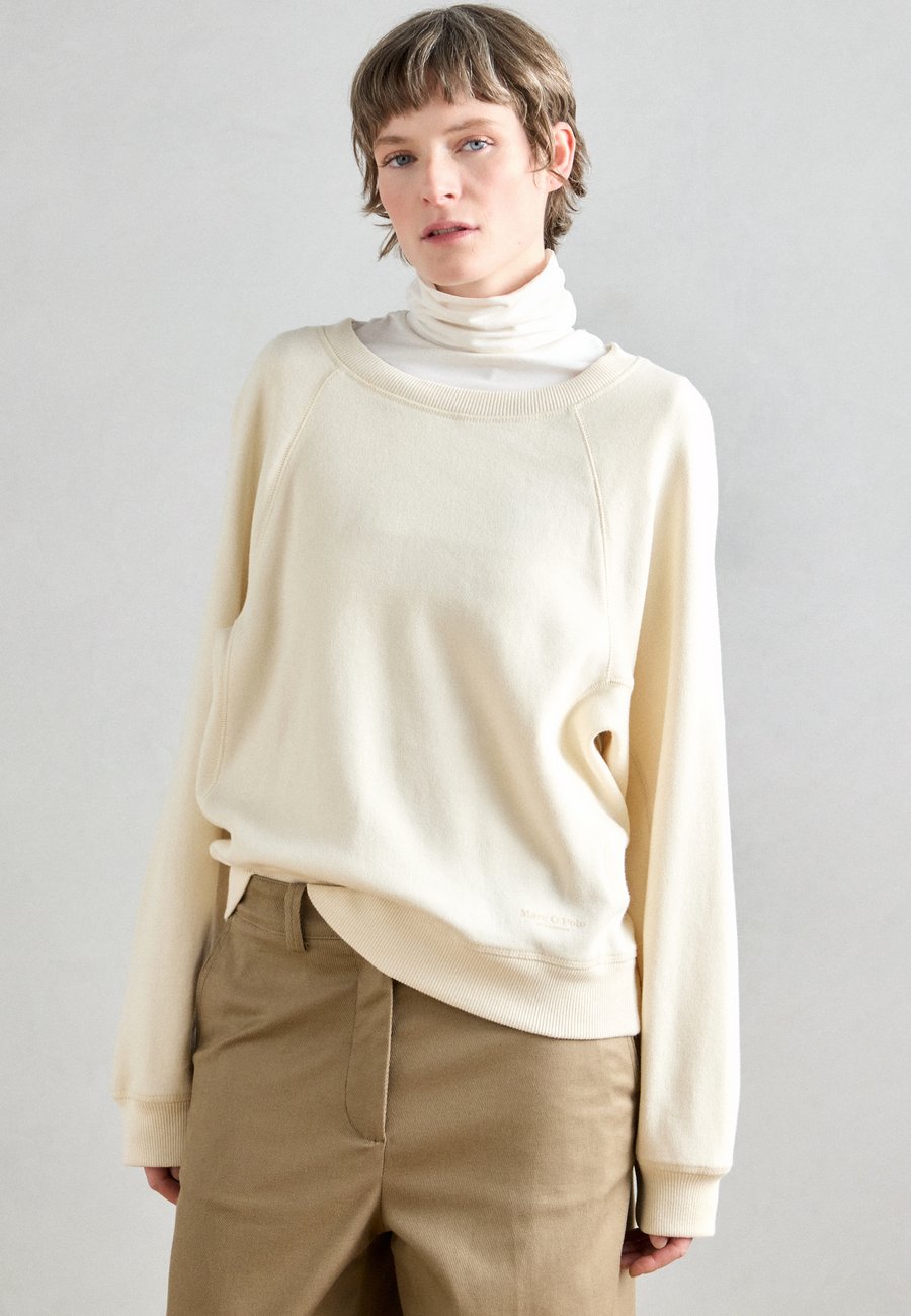 Толстовка Marc O'Polo CREW NECK, Raw Cream/Off-White
Толстовка Marc O'Polo CREW NECK, Raw Cream/Off-White