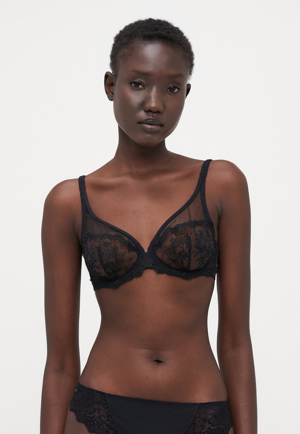 Треугольный бюстгальтер INTRIGUE - Underwired bra Simone Pérèle, черный
Треугольный бюстгальтер INTRIGUE - Underwired bra Simone Pérèle, черный