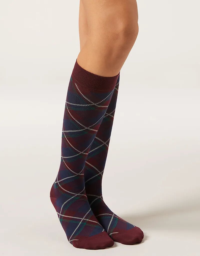 Длинные носки Calzedonia с узором в бордово-красную клетку
Длинные носки Calzedonia с узором в бордово-красную клетку
