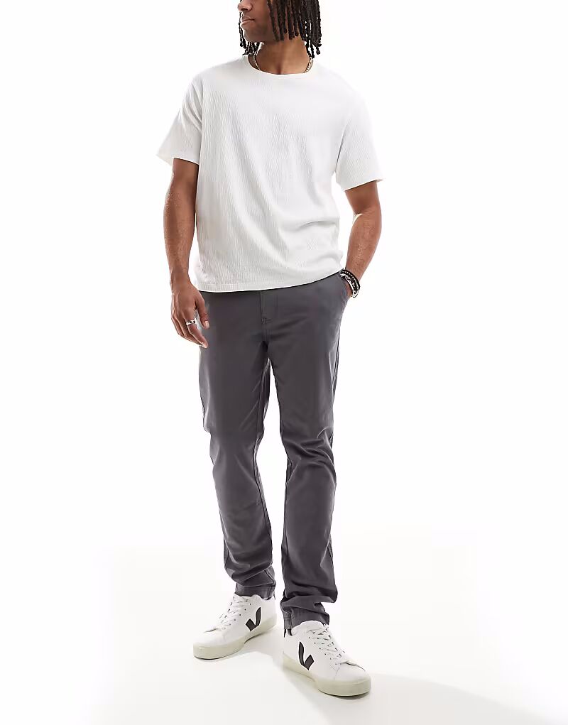 Потертые хлопковые брюки-чинос «castello» облегающего кроя с эластичной отделкой серого цвета Threadbare
Потертые хлопковые брюки-чинос «castello» облегающего кроя с эластичной отделкой серого цвета Threadbare