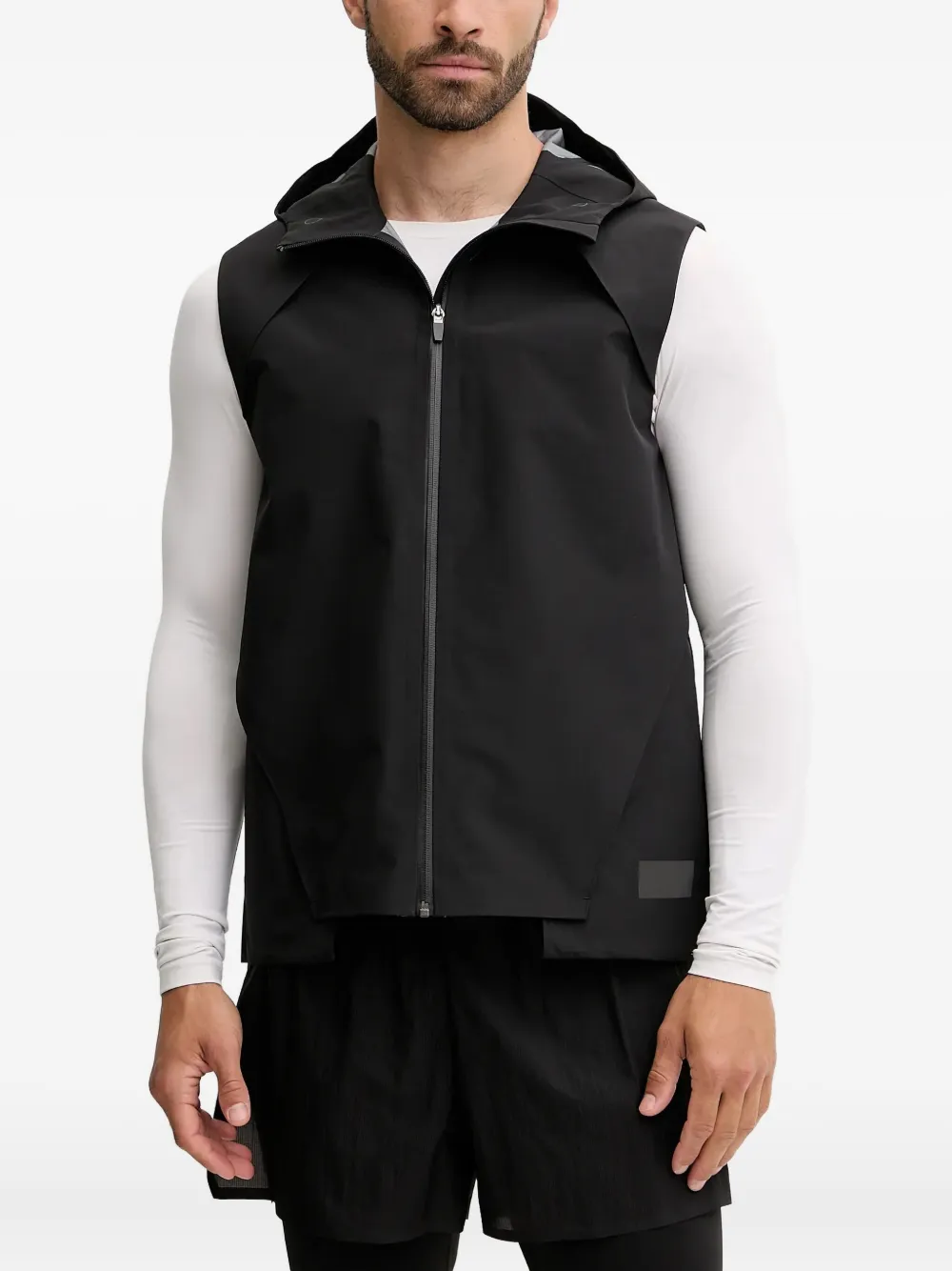 Жилет на молнии с капюшоном из коллаборации с Heliot Emil PUMA, черный
Жилет на молнии с капюшоном из коллаборации с Heliot Emil PUMA, черный