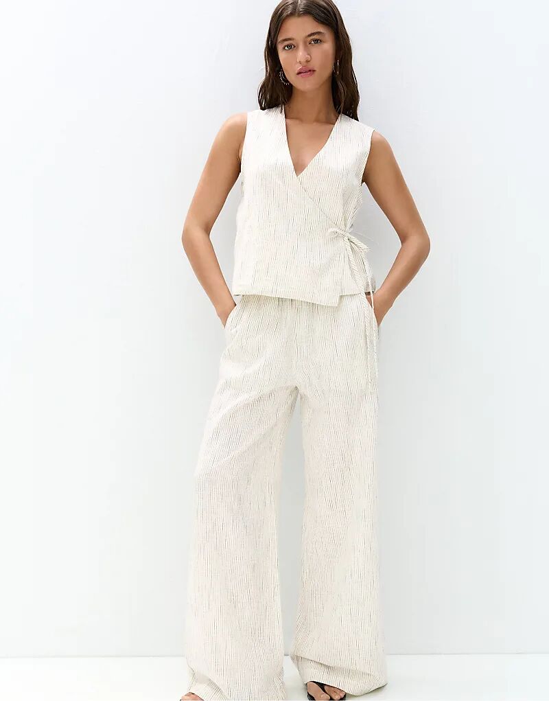 Полосатые брюки-джоггеры Pull&Bear в деревенском стиле, средний цвет экрю
Полосатые брюки-джоггеры Pull&Bear в деревенском стиле, средний цвет экрю