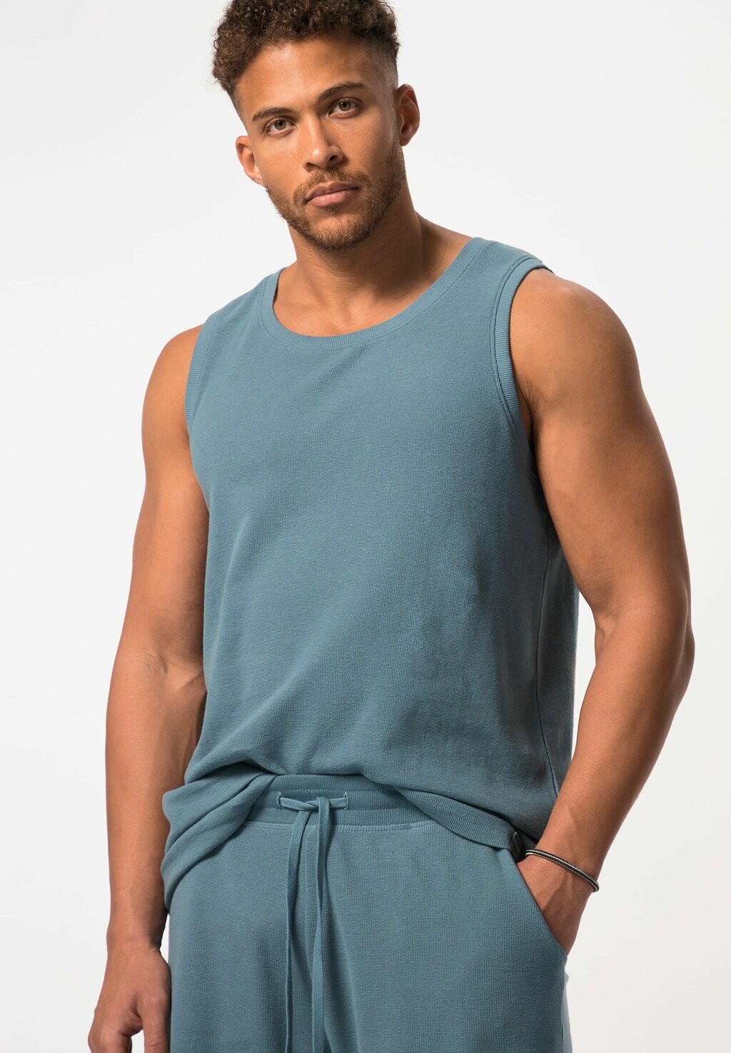 Топ STHUGE, сине-серый
Топ STHUGE, сине-серый