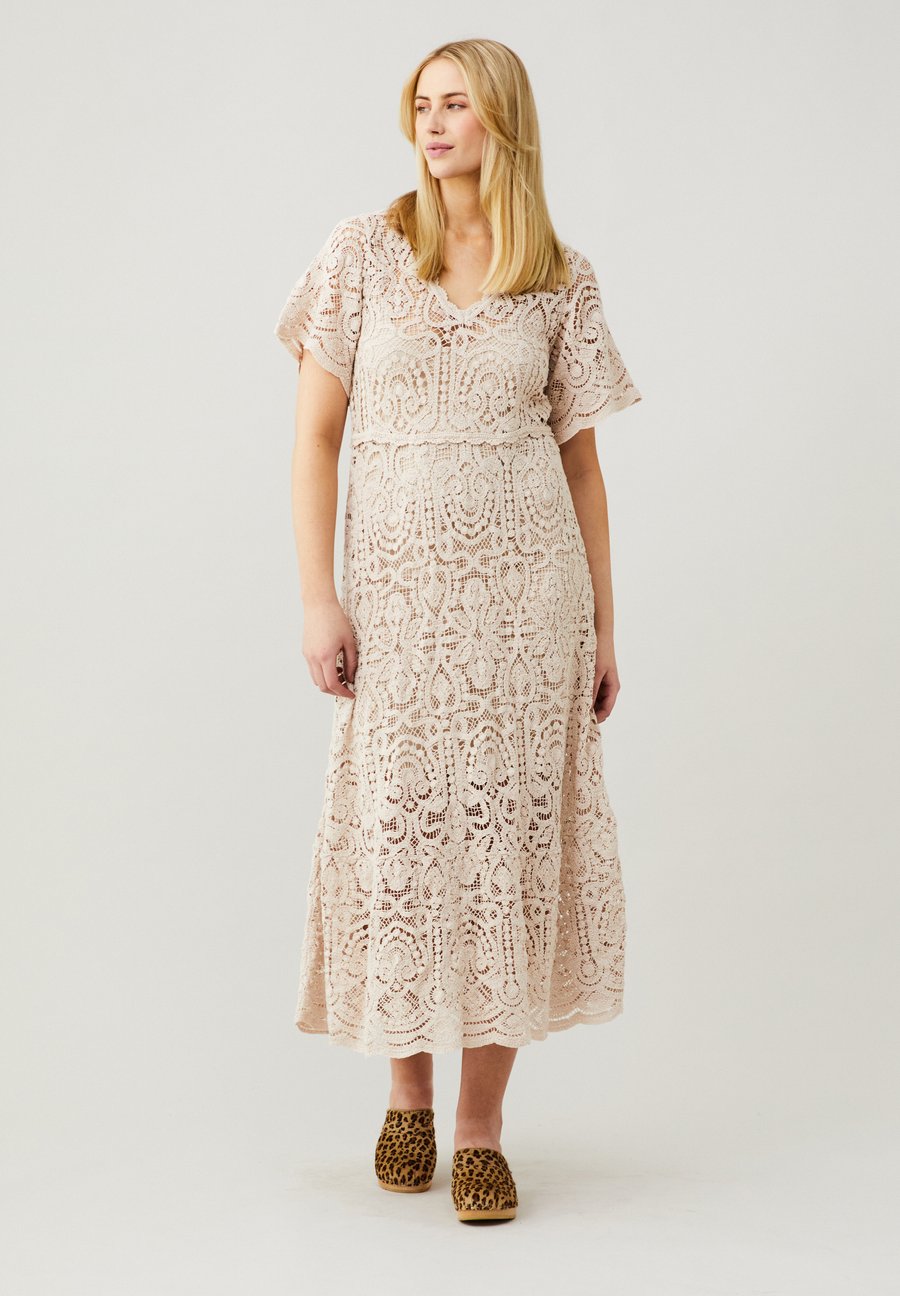 Платье Odd Molly BERNADINE, Light Porcelain/Beige
Платье Odd Molly BERNADINE, Light Porcelain/Beige
