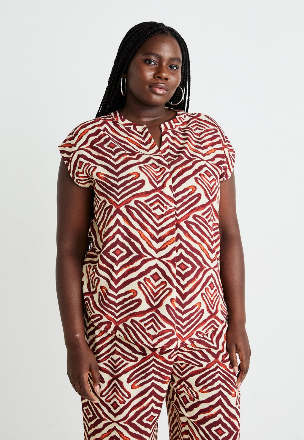 Блузка на пуговицах CARSHILLA SHIRT ONLY Carmakoma, коричневый
Блузка на пуговицах CARSHILLA SHIRT ONLY Carmakoma, коричневый