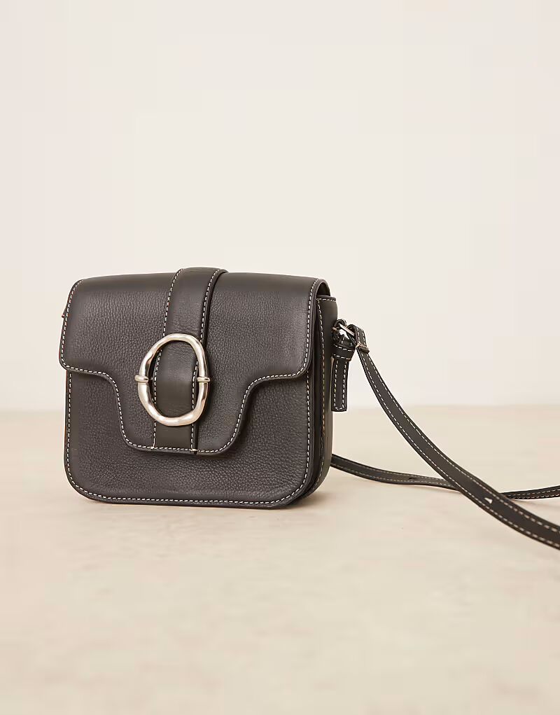 Сумка через плечо из кожи Becksondergaard iris черного цвета
Сумка через плечо из кожи Becksondergaard iris черного цвета