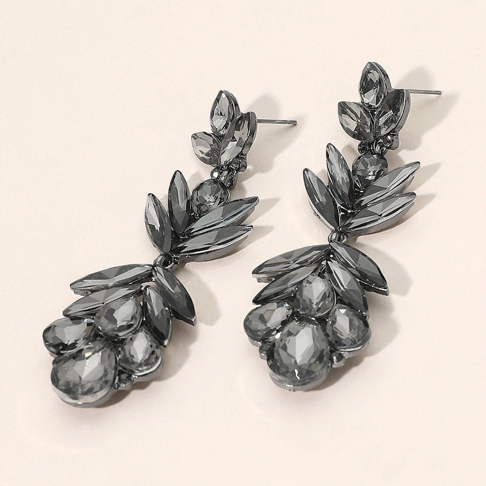 Вечерние серьги-капли из стеклянных кристаллов в форме лепестков Fashnzfab, Black Diamond
Вечерние серьги-капли из стеклянных кристаллов в форме лепестков Fashnzfab, Black Diamond