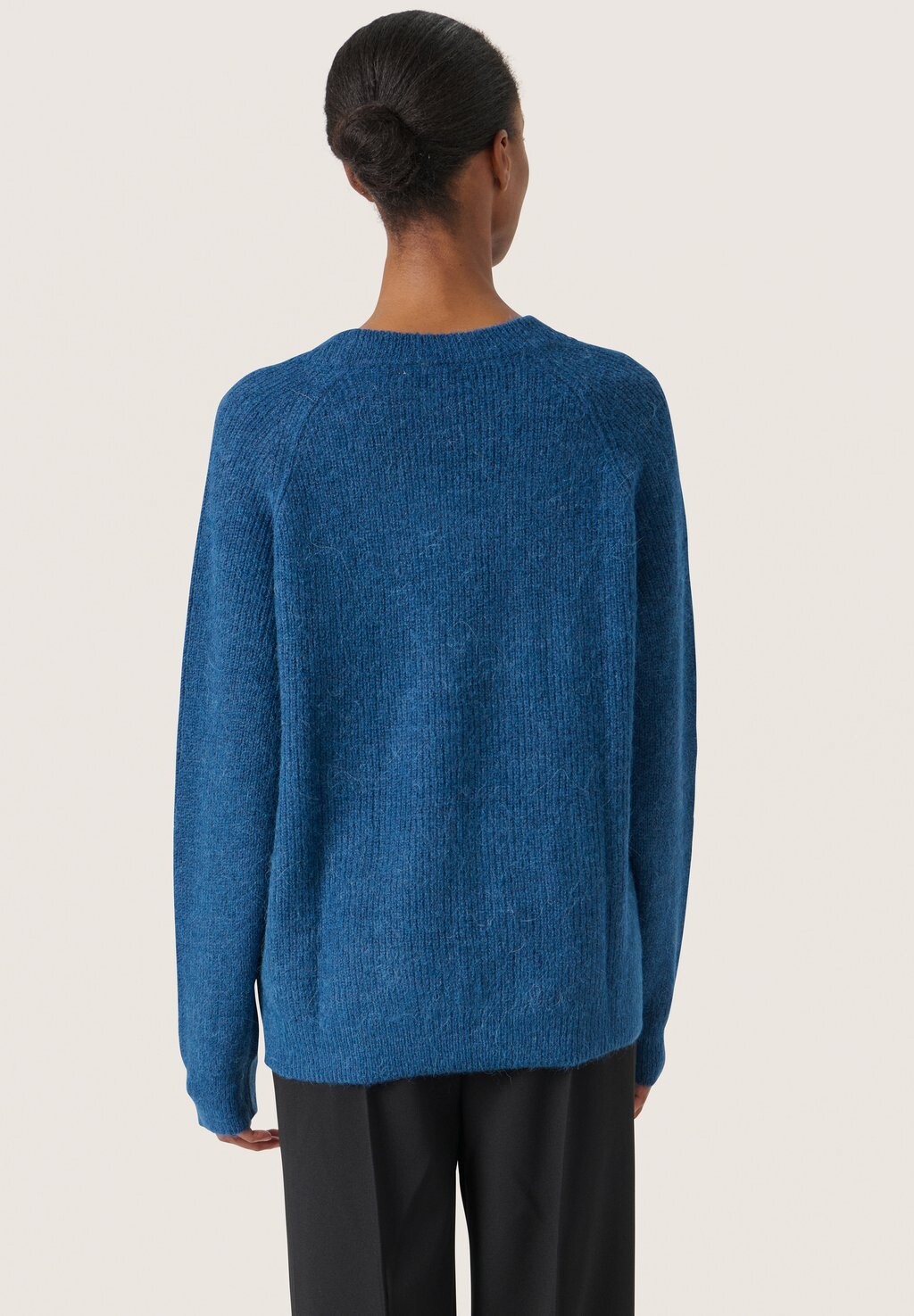 Джемпер TUESDAY RAGLAN LS Soaked in Luxury, синий
Джемпер TUESDAY RAGLAN LS Soaked in Luxury, синий