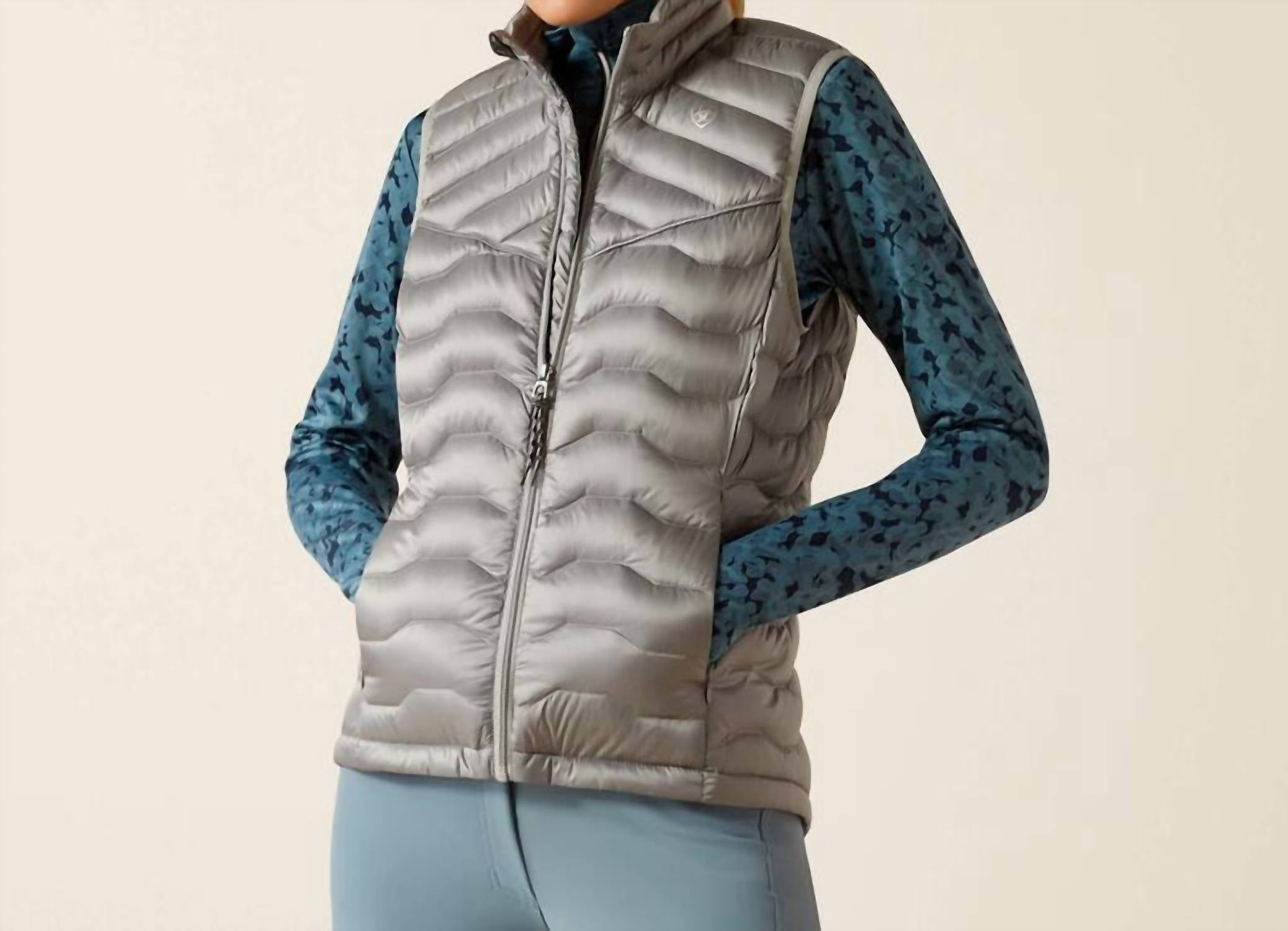 Идеальный пуховый жилет в цвете Ultimate Grey ARIAT
Идеальный пуховый жилет в цвете Ultimate Grey ARIAT