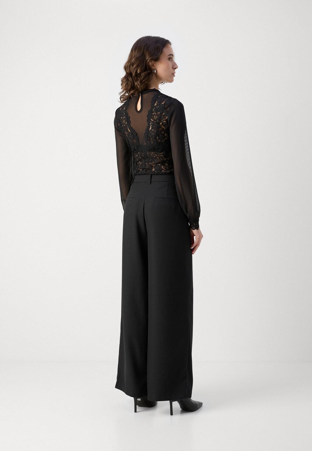 Топ с длинными рукавами TAVIRA Morgan, черный
Топ с длинными рукавами TAVIRA Morgan, черный