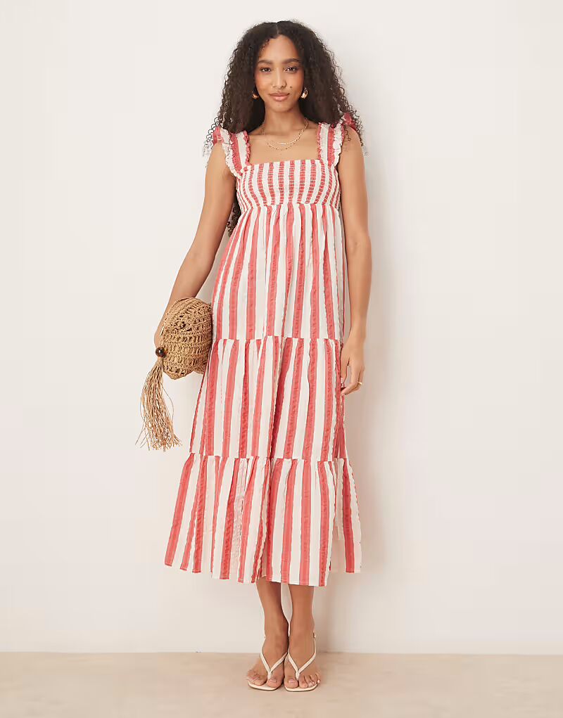 Платье-миди с оборками на плечах от Nobody's Child Maya в красную полоску
Платье-миди с оборками на плечах от Nobody's Child Maya в красную полоску